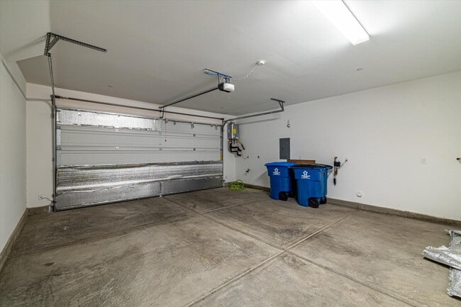 Building Photo - 216 Callen Falls Ave