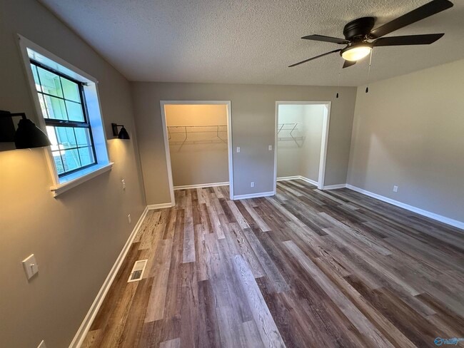 Building Photo - 2665 Dunlap Ave