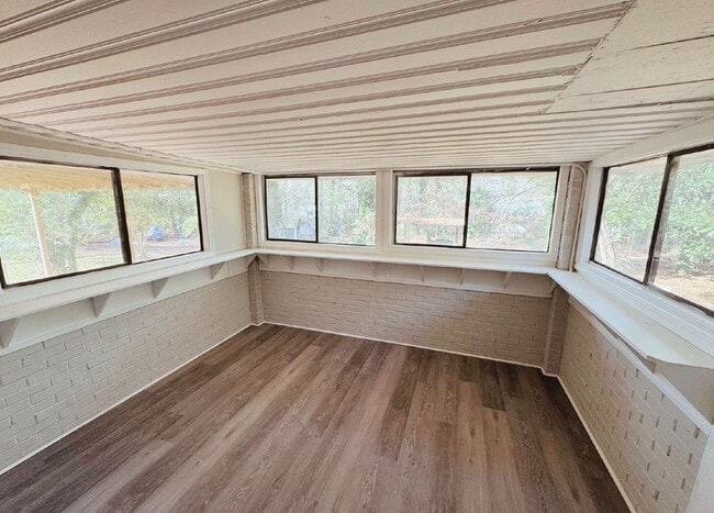 Building Photo - 2609 County Line Rd SW