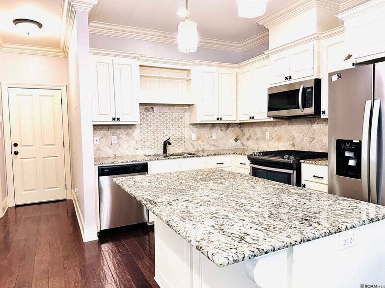Building Photo - 747 Portula Ave