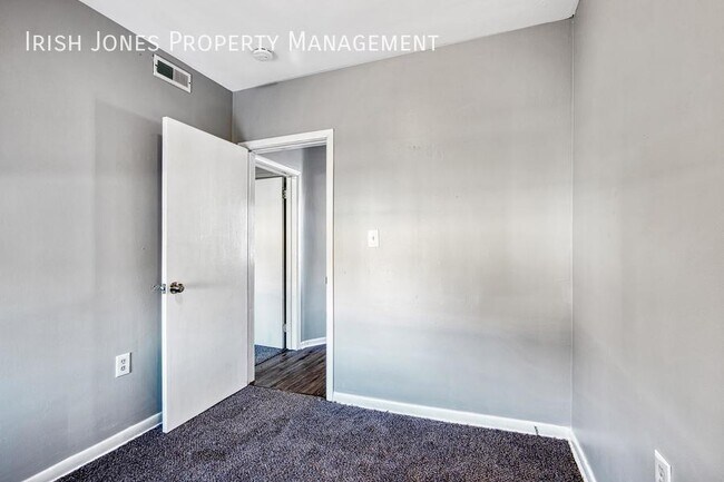 Building Photo - 1819 Pine-Apt 5