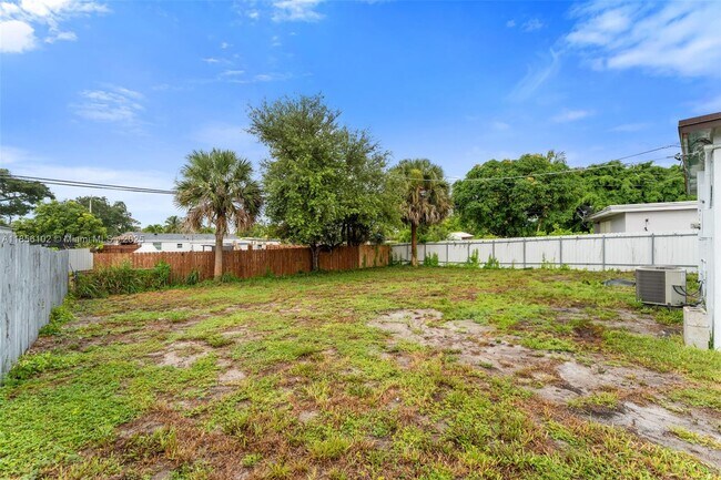 Building Photo - 290 NW 29th Ave