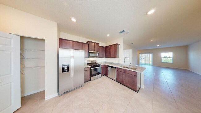 Building Photo - 3 BR/ 2.5 Bath TOWNHOME- Waterford Lakes!  ** COMING SOON **