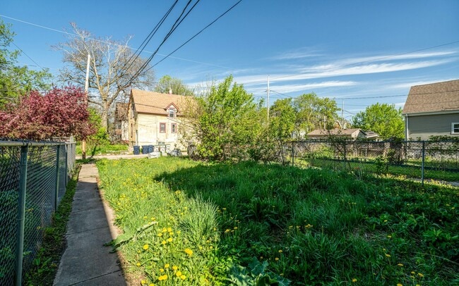 Building Photo - 3151 N 11th St