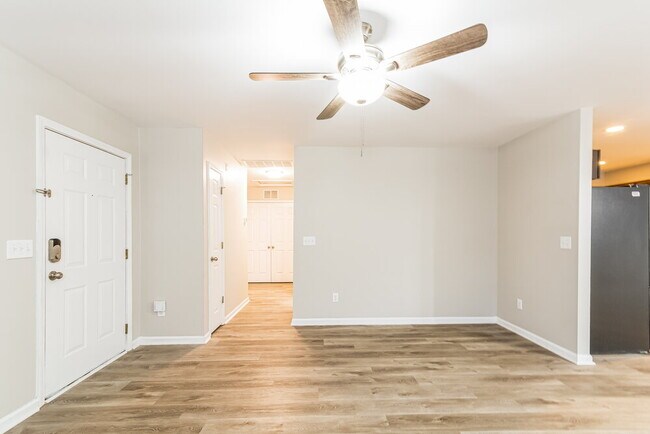 Building Photo - 821 Skinner Dr