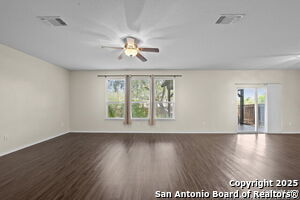Building Photo - 220 Hinge Creek