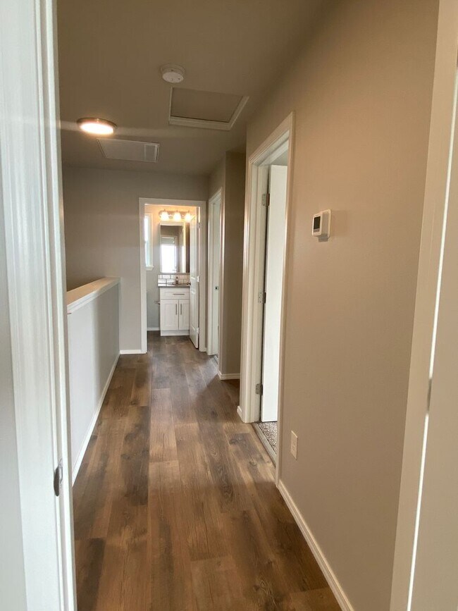 Building Photo - Apple Casitas Condominiums
