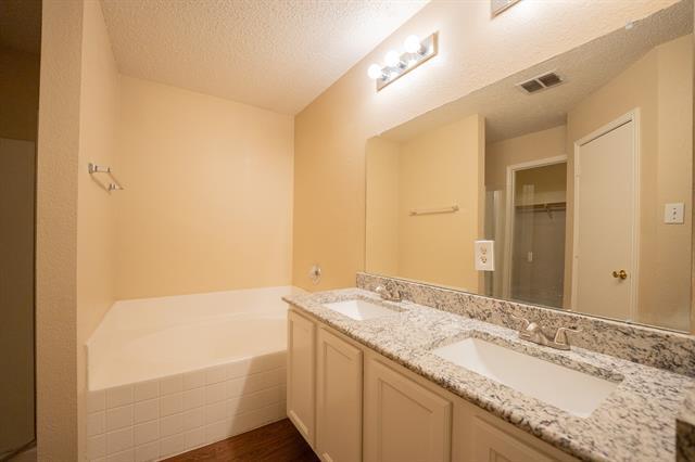 Building Photo - 1556 Glenwick Dr