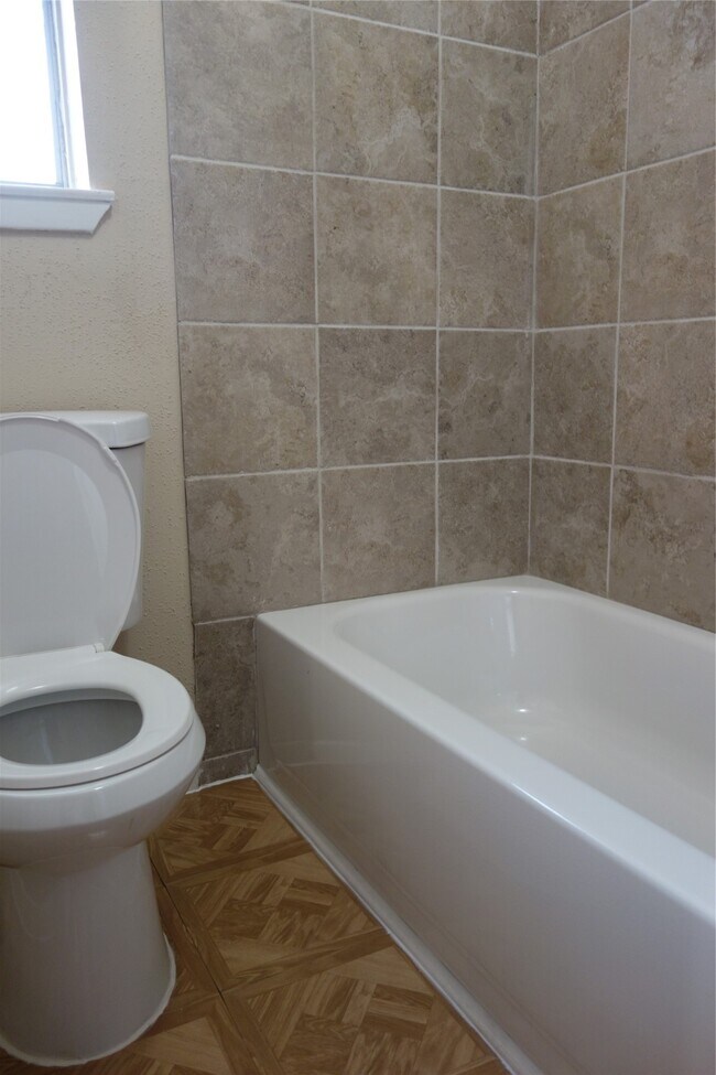 Building Photo - 722 Stephanie Dr