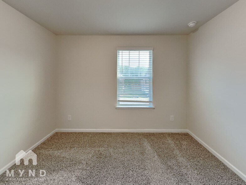Building Photo - 554 Magnolia Dr