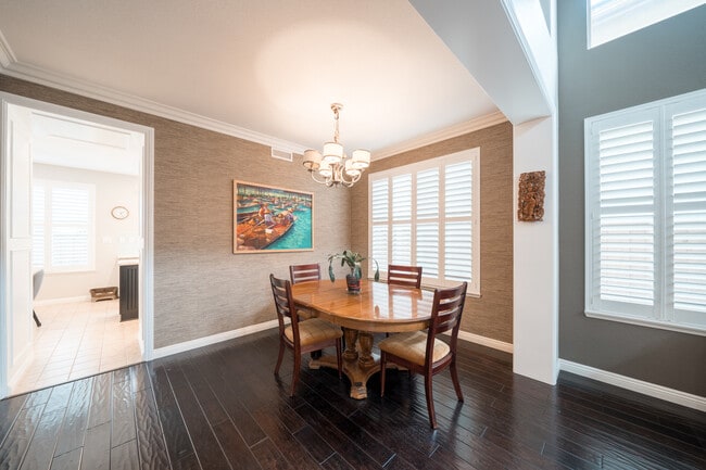 Building Photo - 6655 Hollycrest Ct