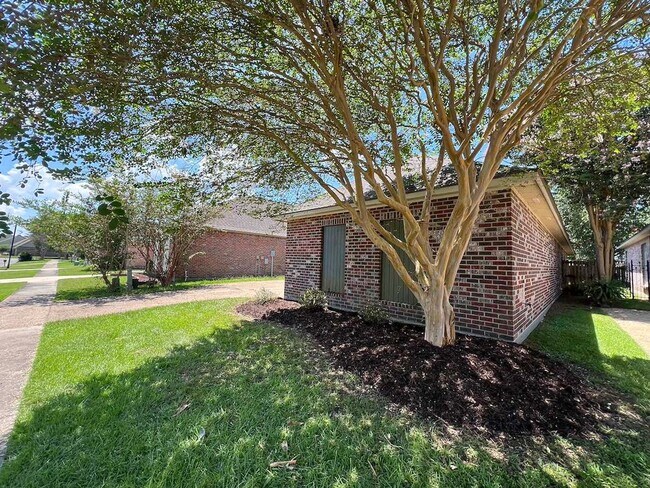 Building Photo - 3995 Water Oak Dr