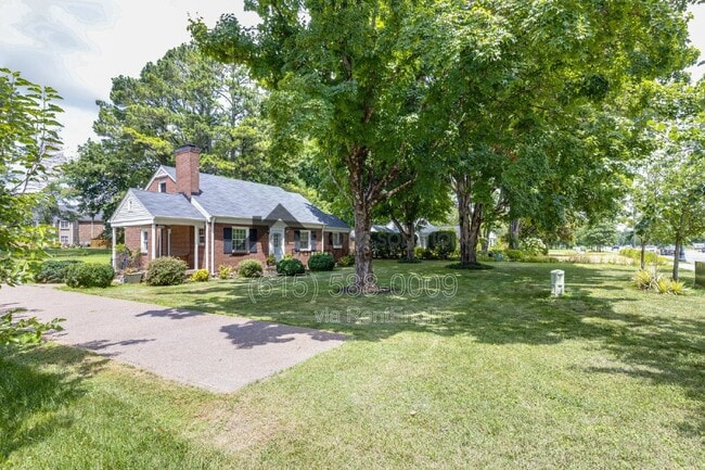 Building Photo - 715 Hillsboro Rd