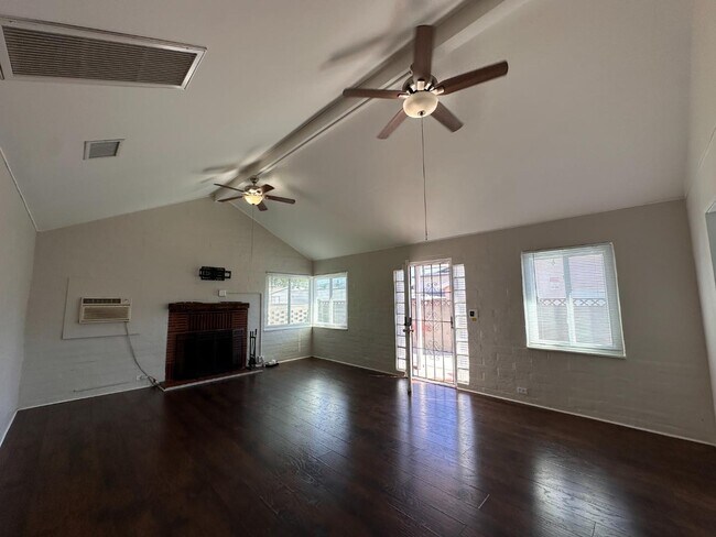 Building Photo - 445 1/2 E Puente St