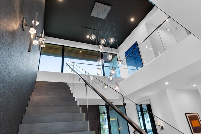 Building Photo - 1730 SE 13th St