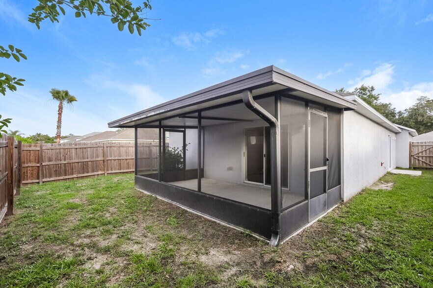 Building Photo - 30319 Birdhouse Dr