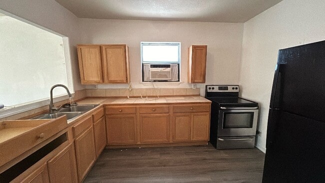 Building Photo - COMING SOON! Cute 3 Bedroom, 1 Bath Close to Downtown San Antonio.