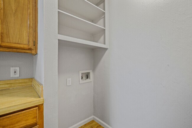 Building Photo - 722 Prairie Creek Dr
