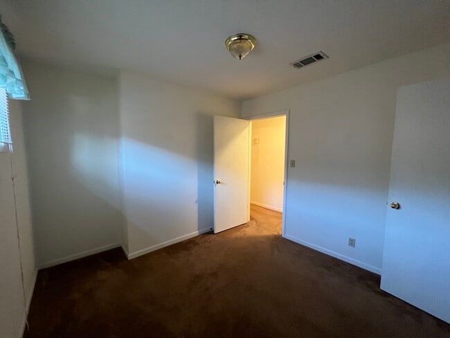 Building Photo - 513 N 25th St