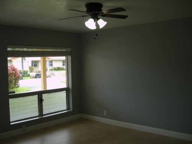 Building Photo - 2419 NE 2nd Ave