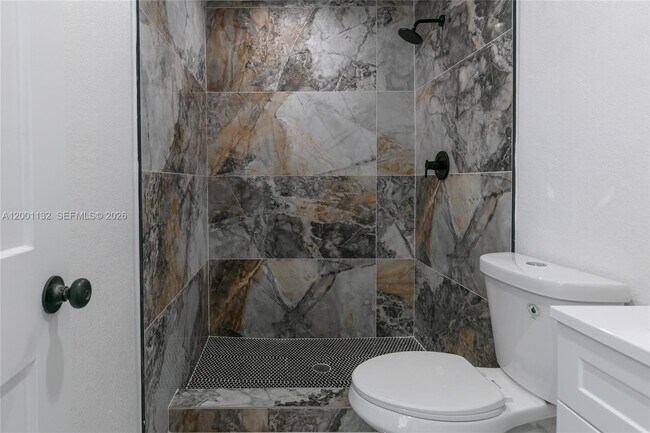 Building Photo - 6125 SW 40th Ct