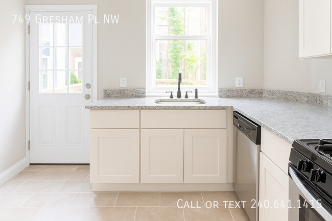 Building Photo - 749 Gresham Pl NW