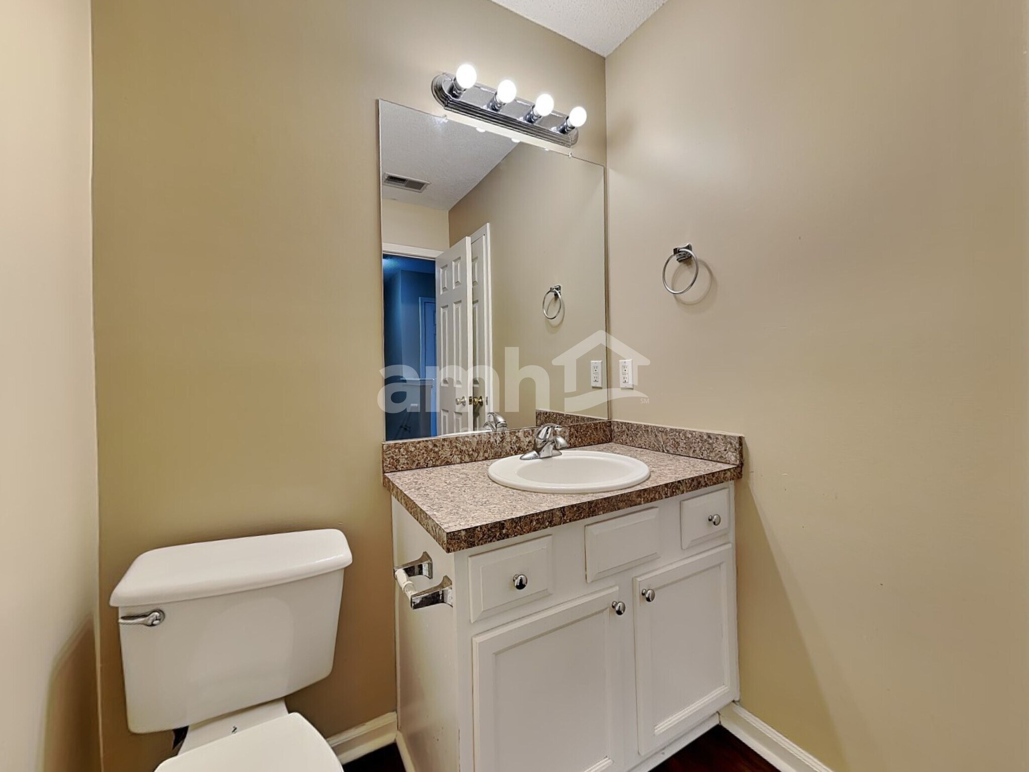 Building Photo - 634 Coopers Ln N