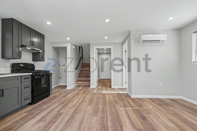 Building Photo - 1204 W 50th St