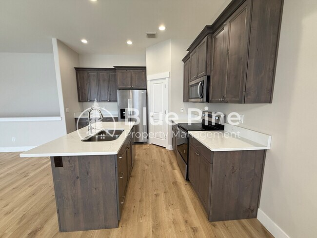 Building Photo - 4335 N Dudley Ave