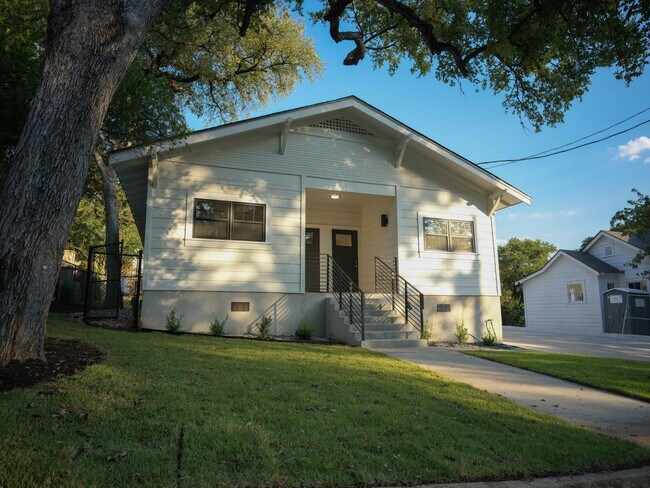 Primary Photo - 803 Oakland Ave