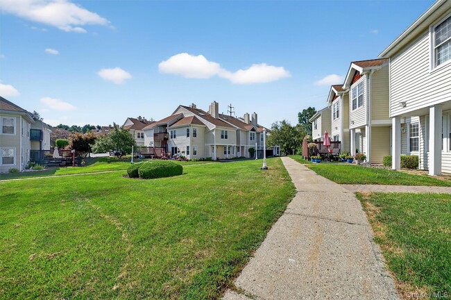 Building Photo - 2117 Whispering Hills Dr