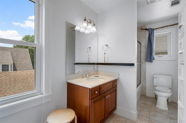 Building Photo - 46 Kane Ave