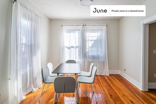 Building Photo - Room in Shared 6 bed/2 bath home