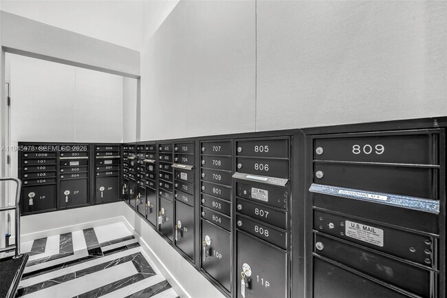 Building Photo - 4220 Laguna St