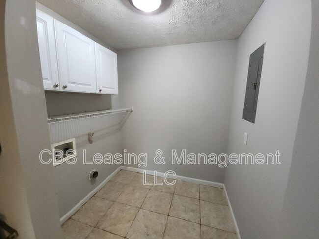 Building Photo - 5005 Hearthstone Dr