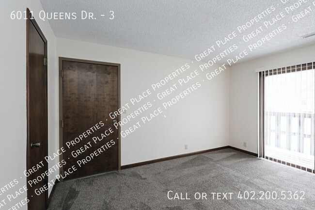 Building Photo - 6011 Queens Dr