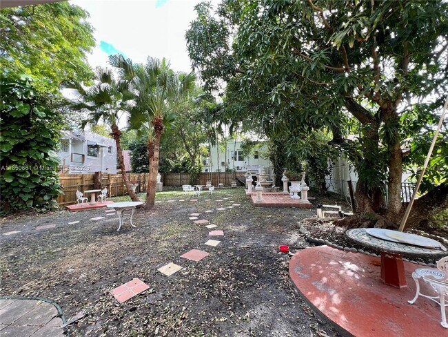 Building Photo - 1336 SW 14th St