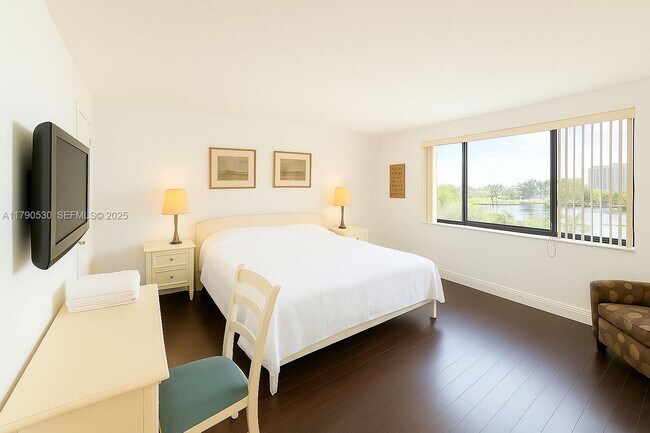 Building Photo - 301 Golden Isles Dr