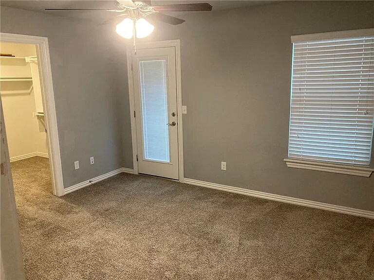 Building Photo - 1211 N Sicily Ln