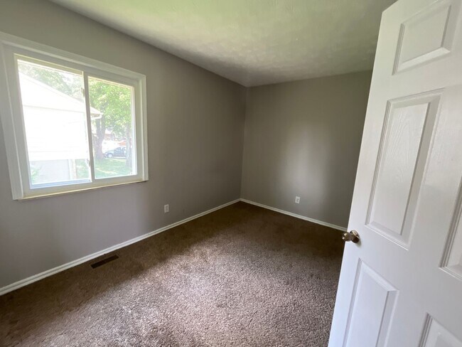 Building Photo - 615 Moss Oak Ave