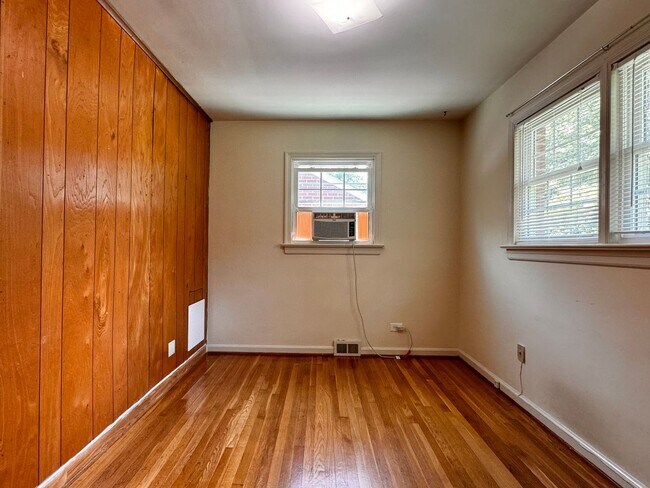 Building Photo - 1506 Broad Ave
