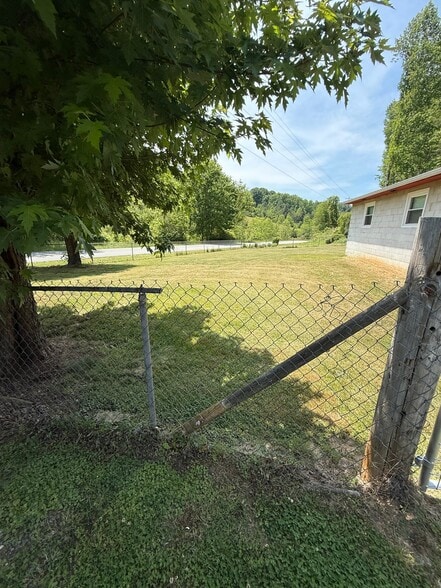 Building Photo - 1201 Holcombe Branch Rd