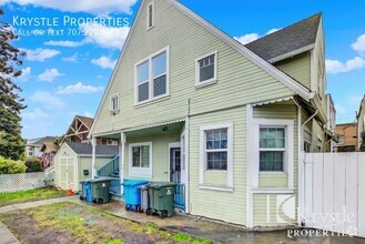 Building Photo - Charming and Updated 2-Bedroom Apartment w...