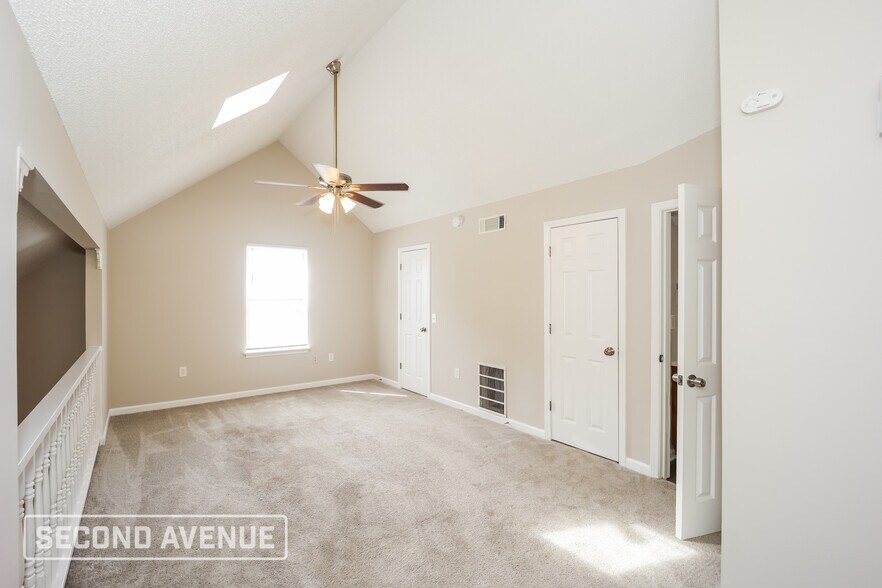 Building Photo - 2370 Iron Horse Dr