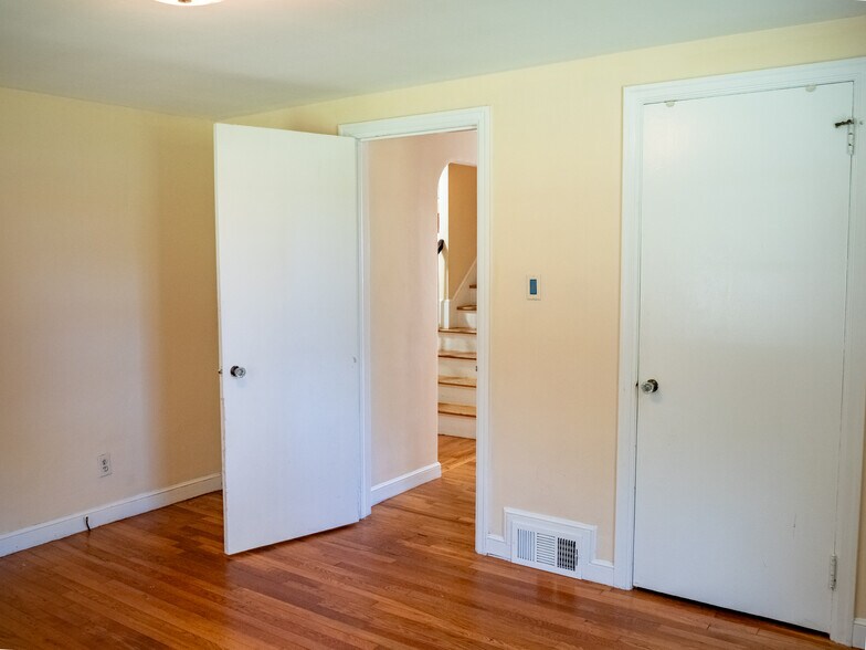 First floor bedroom 1 - 225 Cooper St