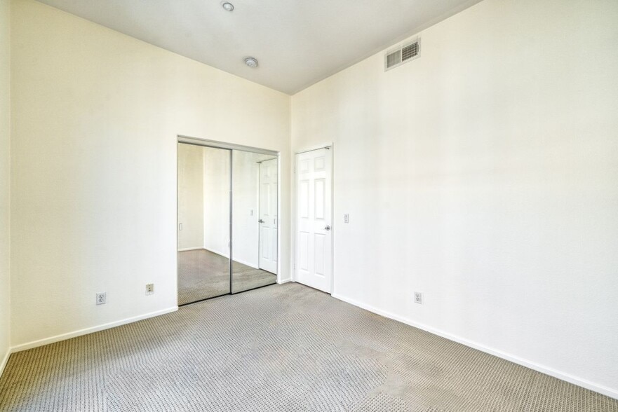 Building Photo - 1133 Jewett Dr