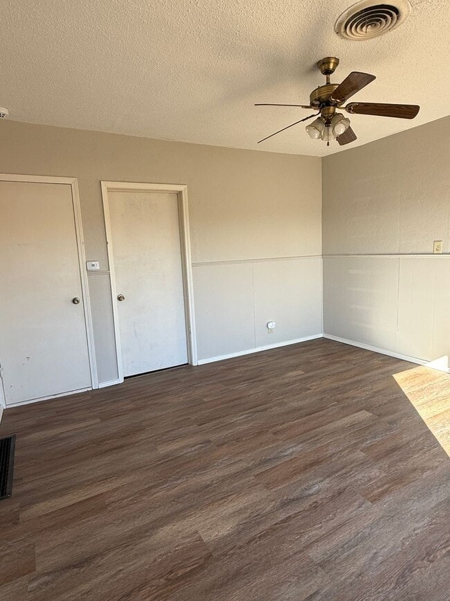 Building Photo - Recently renovated 2 or 3 bedroom with New kitchen