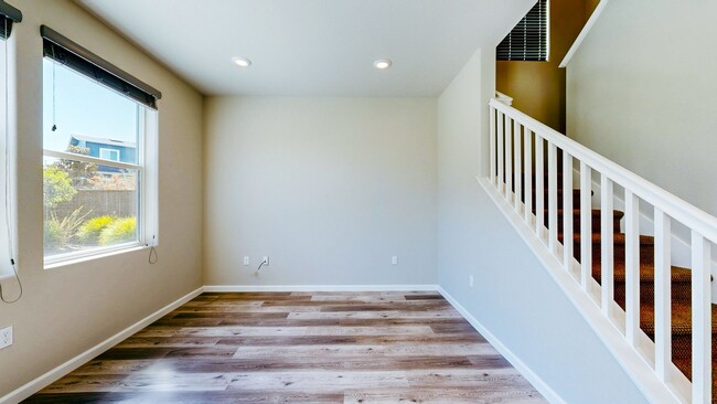 Building Photo - Rare Santa Rosa Four Bedroom house in Desi...