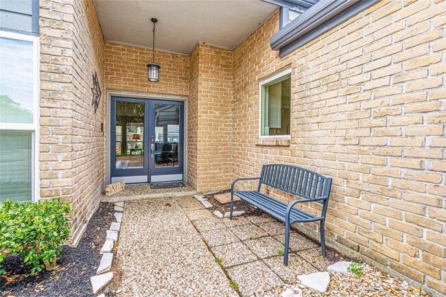 Building Photo - 1046 Apache Falls Dr
