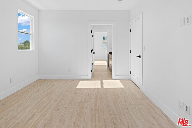 Building Photo - 15214 W Holyland Dr